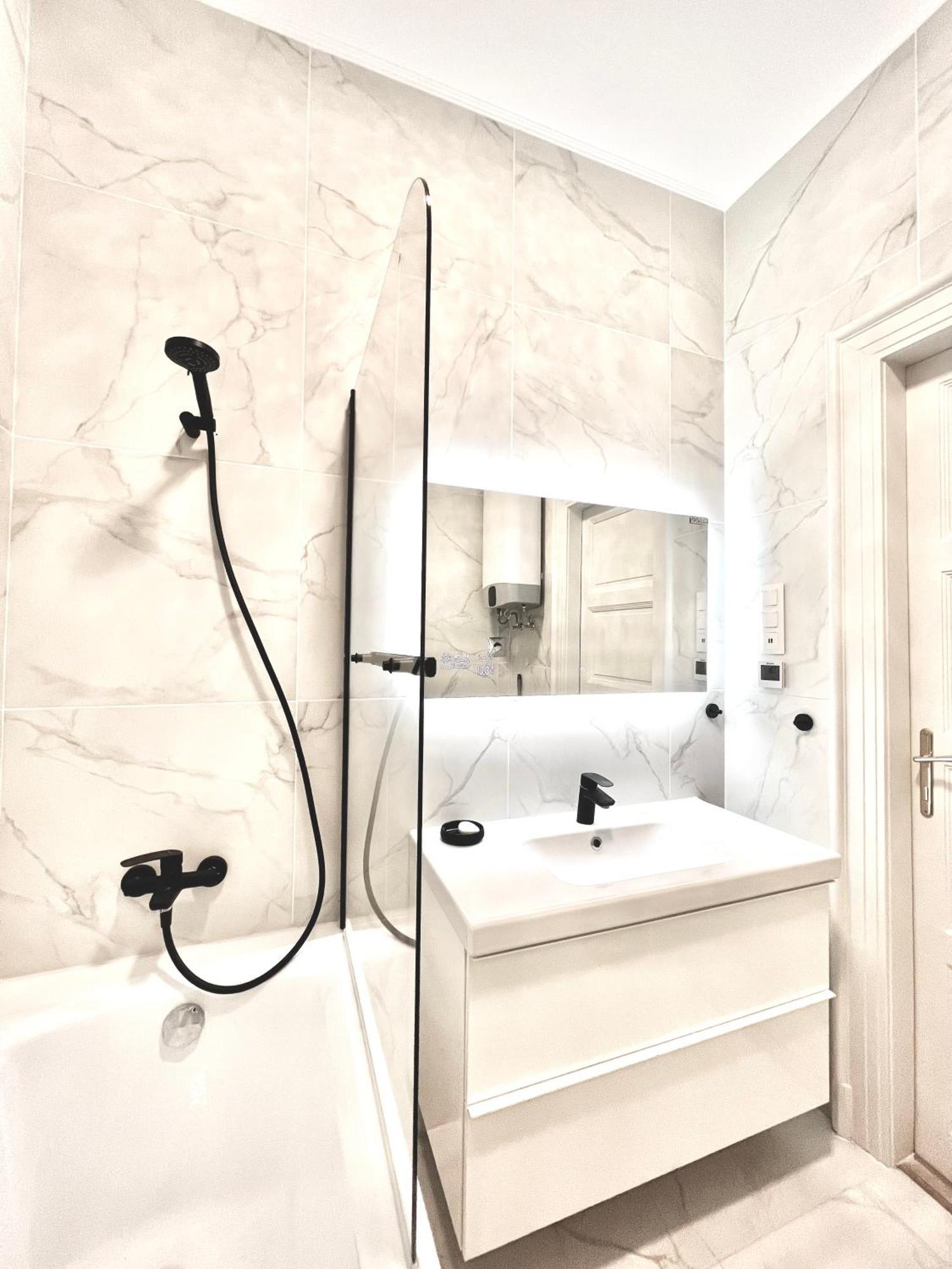 Brand New Parliament Designer Smarthome For 4 Ppl * Budapest