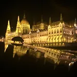 Brand New Parliament Designer Smarthome For 4 Ppl