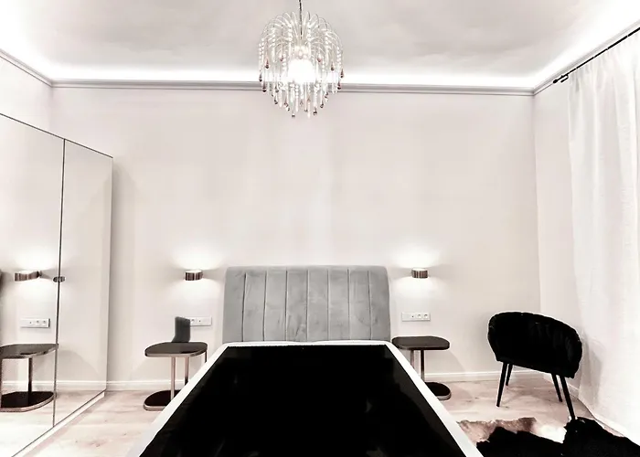 Brand New Parliament Designer Smarthome For 4 Ppl