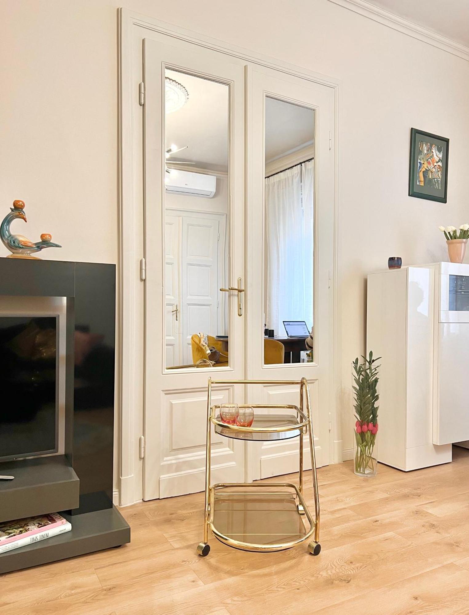 Brand New Parliament Designer Smarthome For 4 Ppl Apartment Budapest